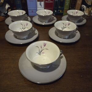 Classic Tulip Tea Cup and Saucer Set